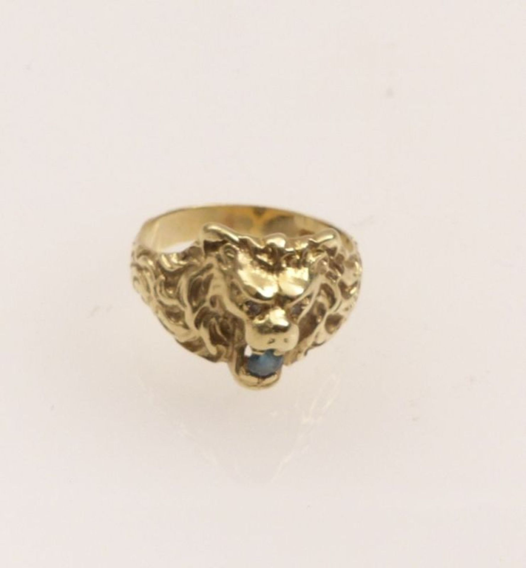 Ring with lion headSecond half 20th C.3 small gems, yellow gold 14k. Marked. Ring size 69, 8 g. - Image 2 of 2