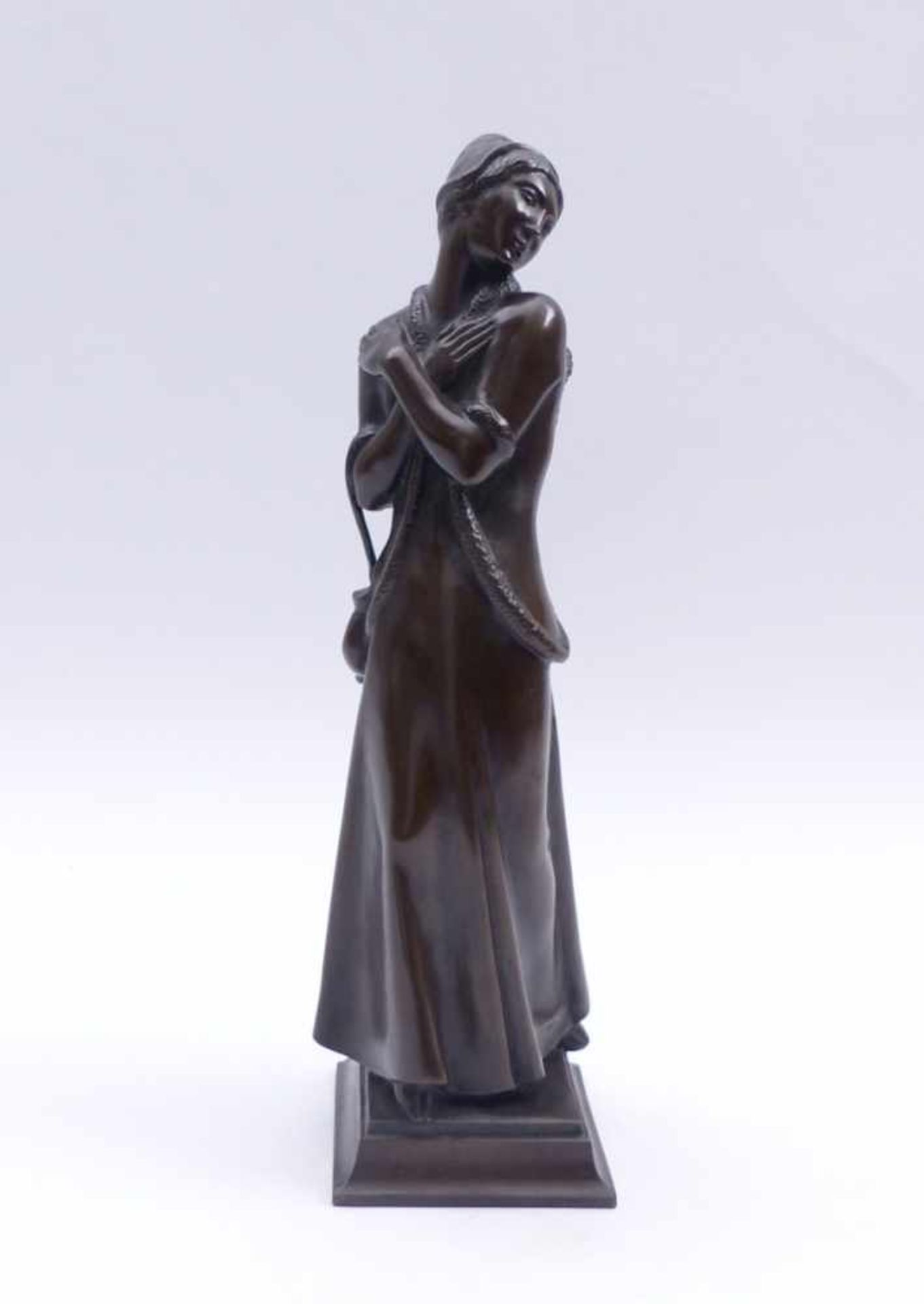 Feuerhahn, HermannCourt Lady(Hildesheim 1873-1955 Berlin) Young woman standing on a profiled