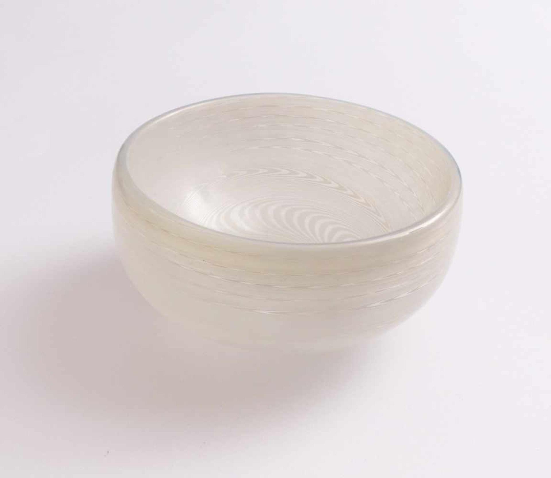 Knye, GünterDouble layered bowl(Lauscha 1936 born) Colorless glass with white threads. Monogrammed - Image 3 of 3