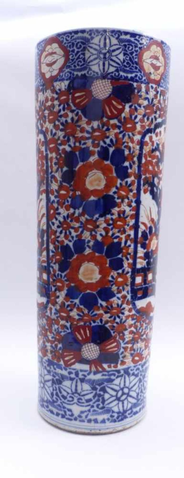 Large Imari floor vaseJapan,Cylindrical shape, the wall with two reserves containing flowering - Image 3 of 3