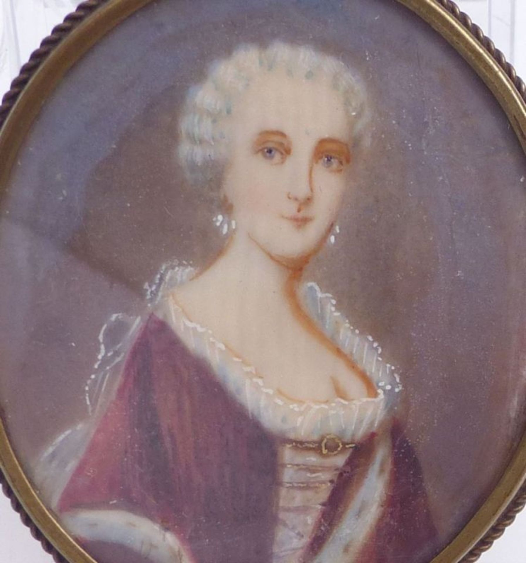 Miniature portrait of a lady18th centuryOval half-length portrait of a woman in a red dress with - Bild 2 aus 2