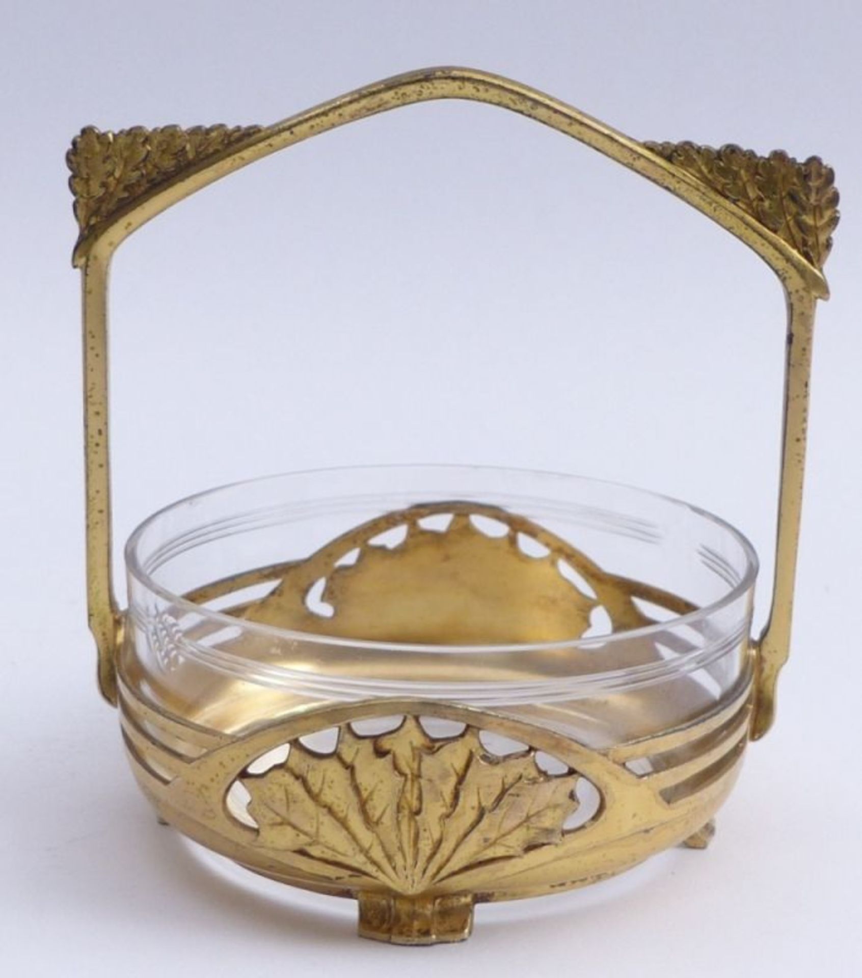 Confectionery bowl in mountGermany, around 1910/20Flat glass bowl with cut decoration in basket- - Bild 2 aus 2