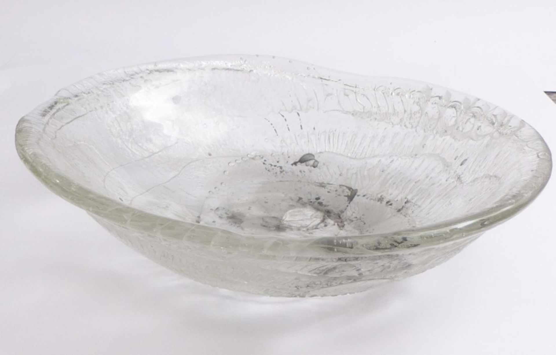 Schagemann, Bernhard (attributed)Large bowl(Bad Waldsee 1933-2016) Colorless glass, wavy with - Image 3 of 4