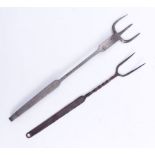 Two forks18th/19th centuryWrought iron. L. 37 and 43 cm. - Corroded.Zwei Gabeln18./19. Jh.