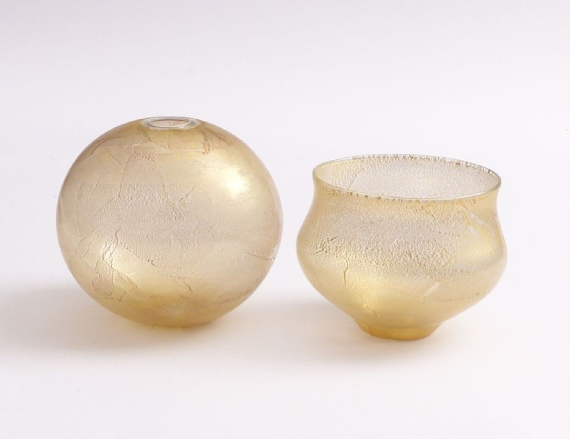 Schindhelm, Otto (attrib.)Bowl and ball vase(Lauscha 1920 born) Colorless glass with inclusions of - Image 2 of 2
