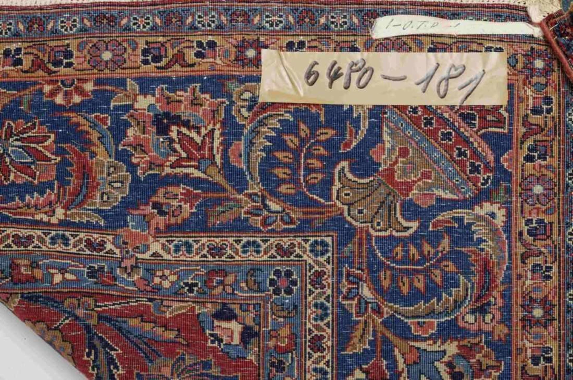 KeshanIran, 20th c.Border with floral decoration on blue background, centre field red ground with - Bild 4 aus 4