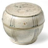 Covered box for the japanese tea cermenoyAnnam, 15th/16th C.Grey-blue painted stoneware. H. 11 cm. -