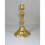 Baroque candlestick18th C.Brass. H. 24 cm.Barocker TafelleuchterM. 18. Jh.Vielpassiger geschweifter,