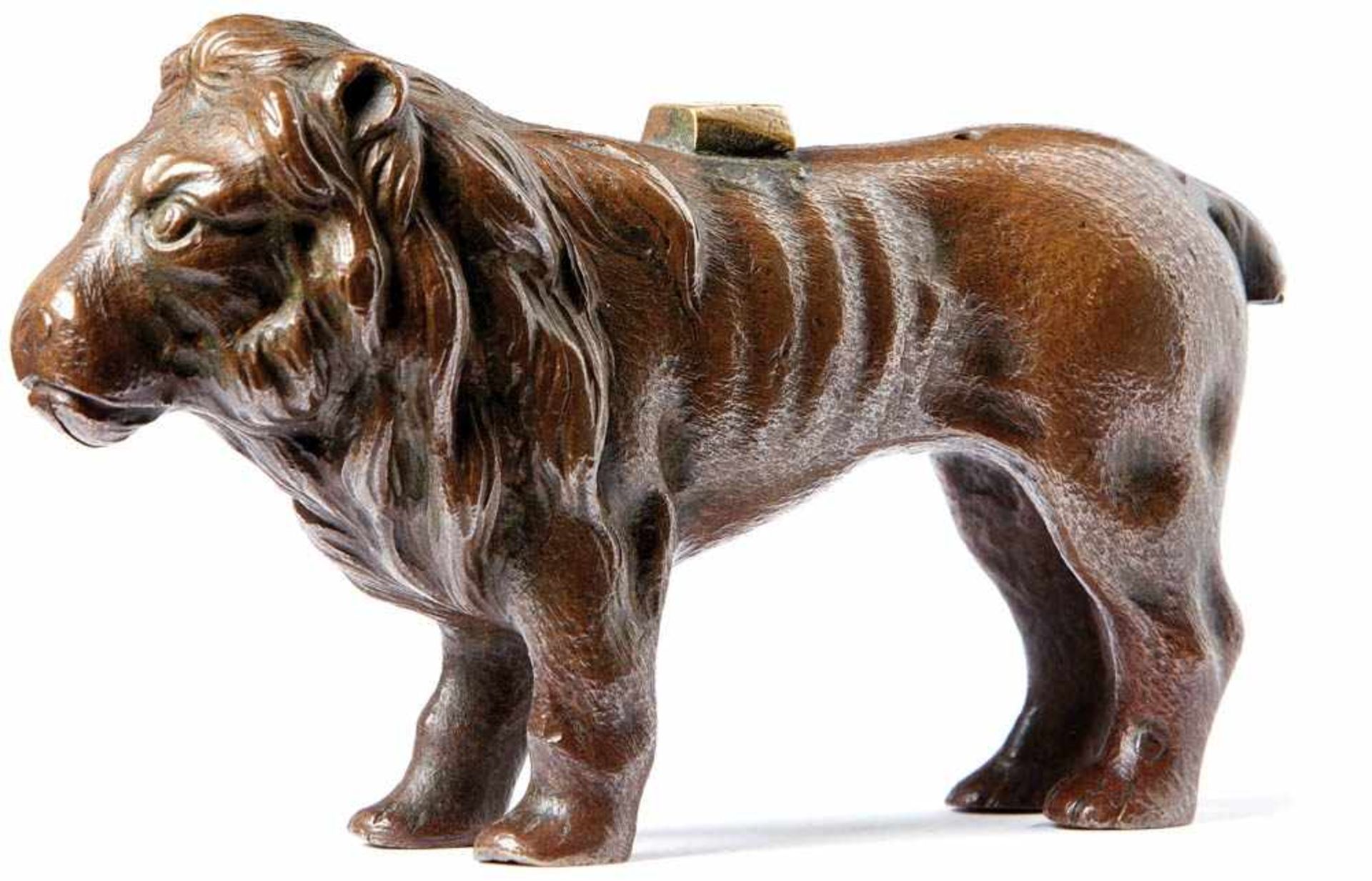 Lion18th centuryFull round figure of a standing lion. Bronze, dark brown patina. H. 8,5 cm. - Tear