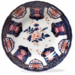 Plate with imari decorationVienna, Du Paquier period, c. 1730/40In the centre flower arrangements,