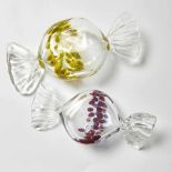 Two candy-shaped glass itemsLa Murrina, MilanColorless glass with murrines in yellow and blue/ red