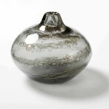 Vase20th C.Grey glass, bands of foamy glass. H. 14,5 cm.Vase20. Jh.Gedrückte Kugelform mit schmalem,