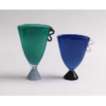 Aaronson, AdamTwo decorative vases(England, 20. Jh.) Colorless glas with blue and green underlay.
