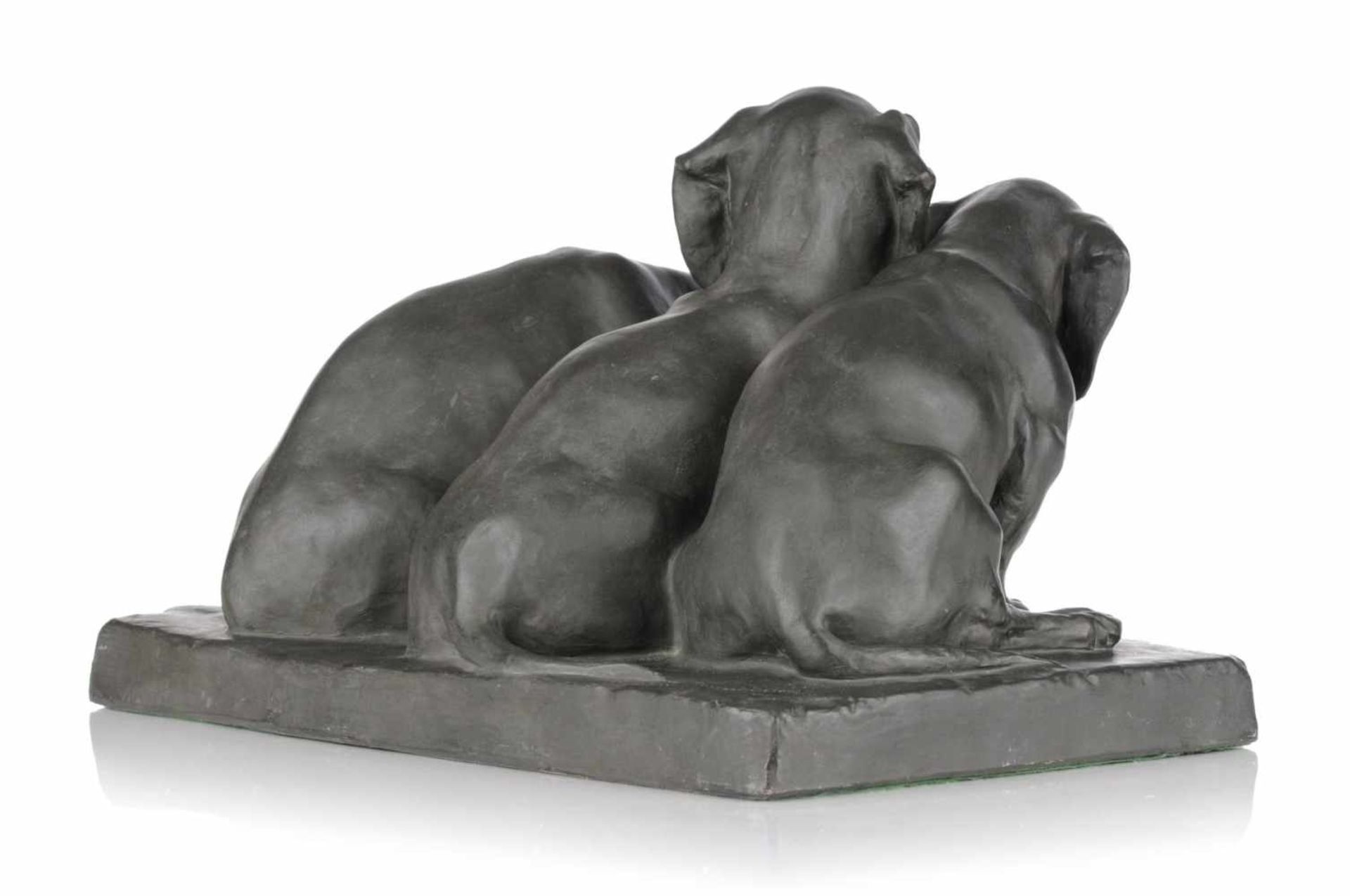 Drei sitzende Hundewelpen. Jenny von Bary-Doussin (Doussin-Ott) für Keramische Kunstwerke Schön & - Image 2 of 4