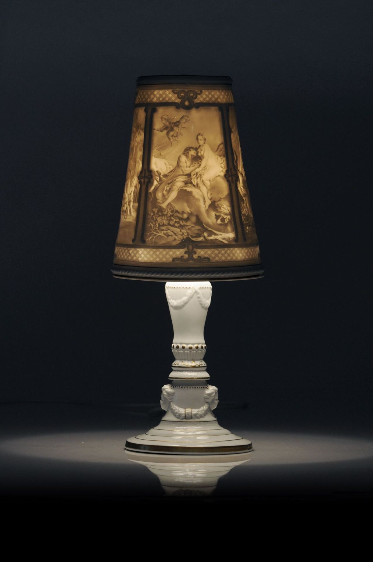 Lithophanie-Lampe. VEB Porzellanmanufaktur Plaue/Porzellanmanufaktur Plaue. Spätes 20. Jh.Porzellan, - Bild 2 aus 2