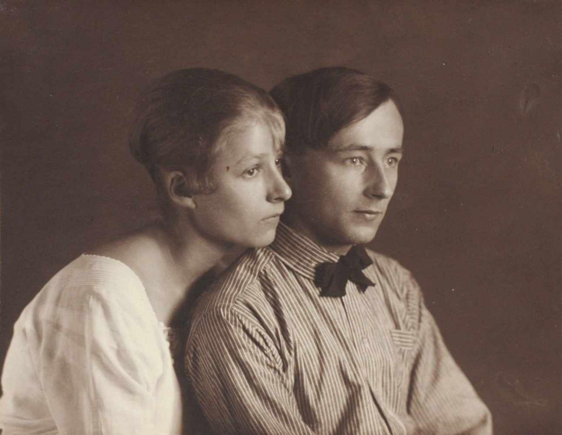 Unbekannter Fotograf, Doppelbildnis des Künstlers Max Schwimmer und seiner Schwester Martha. Um