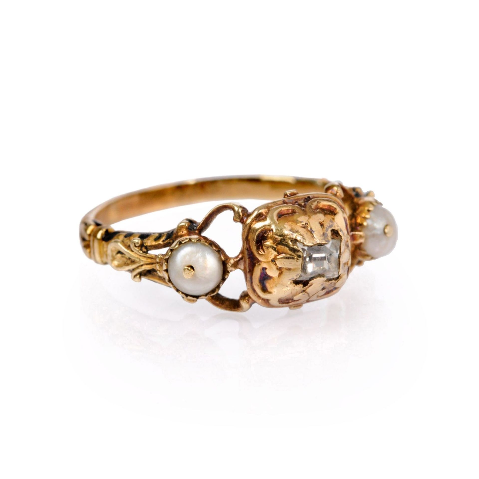 Renaissance-Ring mit Diamant und Perlen. Westeuropäisch. Wohl spätes 16. Jh./Frühes 17. Jh.14K