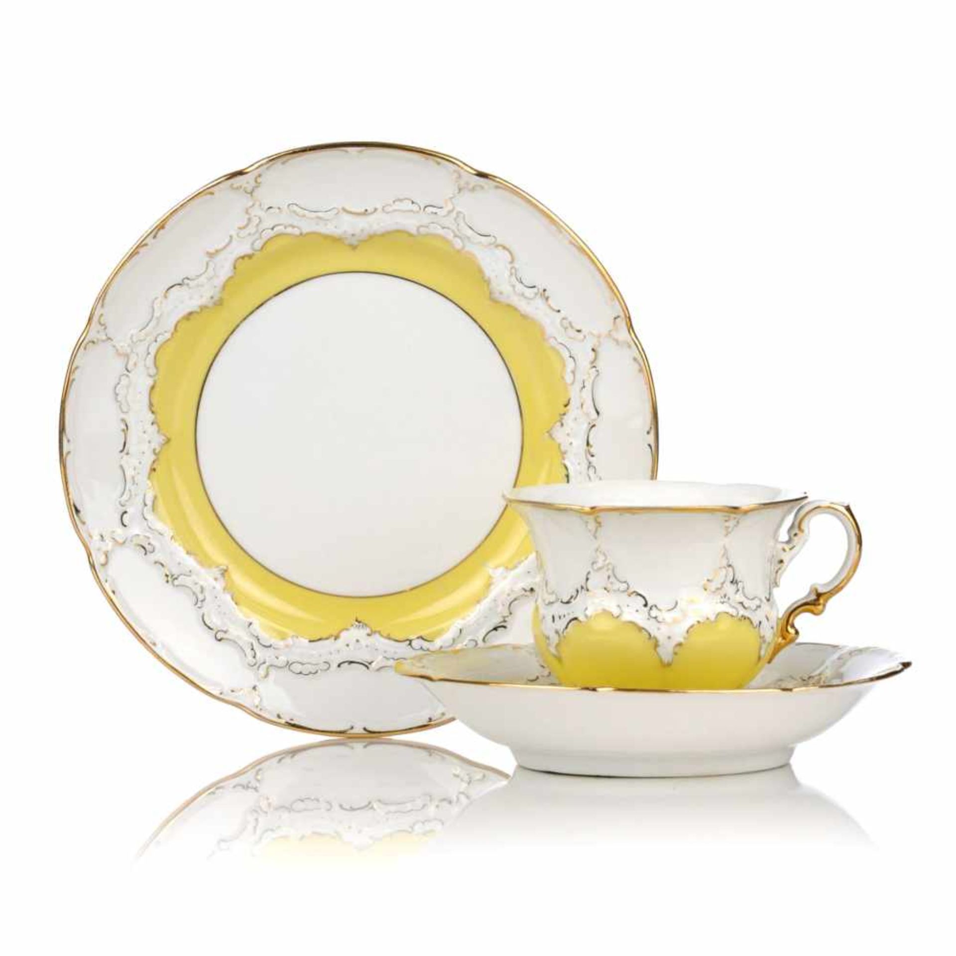 Kaffeegedeck "Gelb glasiert, Gold angespitzt". Meissen. 1951.Porzellan, glasiert und in