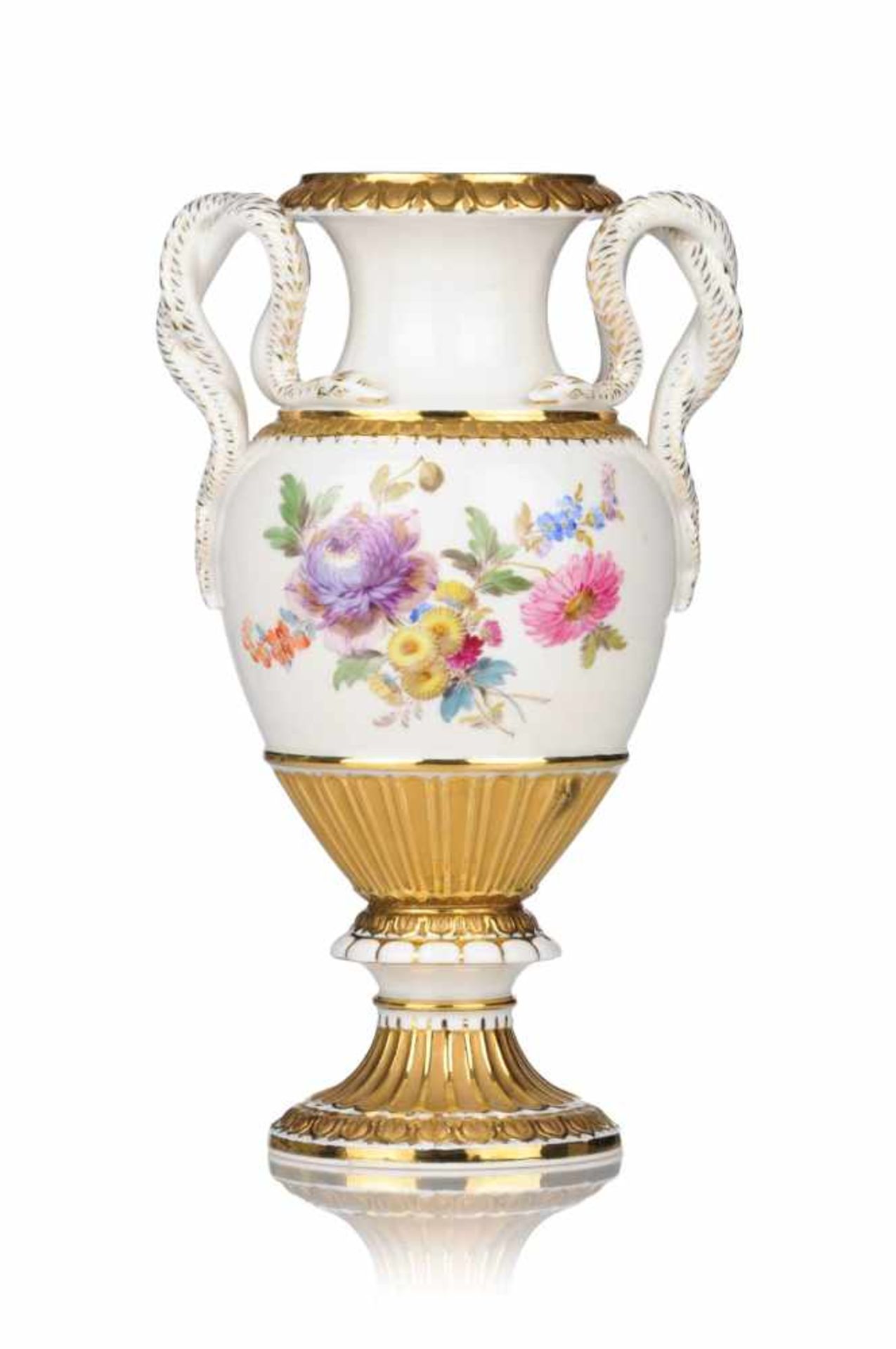 Schlangenhenkelvase mit Bukettmalerei. Ernst August Leuteritz für Meissen. 2. H. 19. Jh.Porzellan, - Bild 2 aus 2