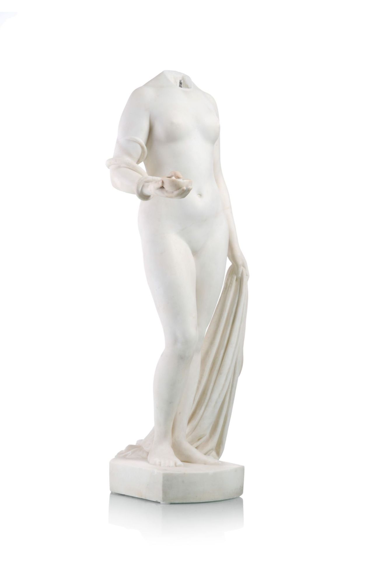 Alfred Reichel "Hygieia". 1908.Alfred Reichel 1856 Gnadenfeld  1928 BerlinAlabaster. Seitlich auf