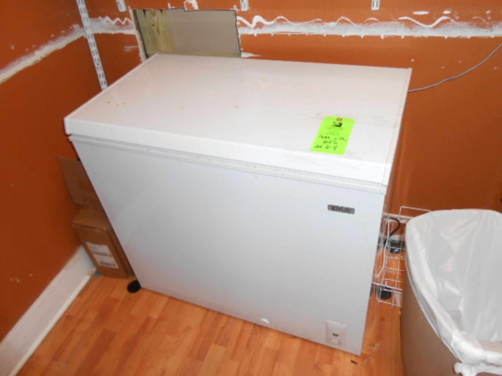 LOT of 4, ;Chest freezer 72 in w x 28 in x 36 in hit, chest freezer 36 in w x 20 in x 30 in , - Image 2 of 3