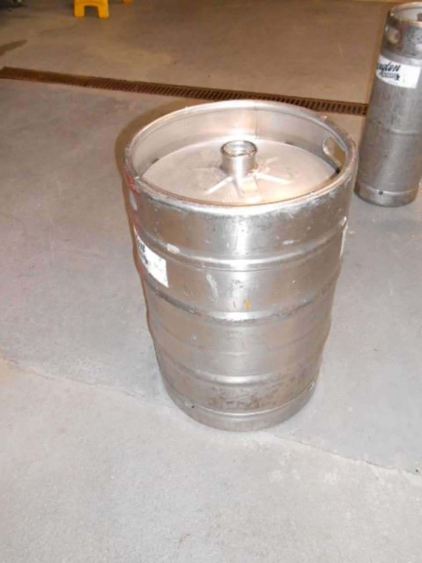 LOT of 24 1/2 barrel keg, Sanke connection ***NOTE FROM AUCTIONEER*** Rigging and Loading fee of