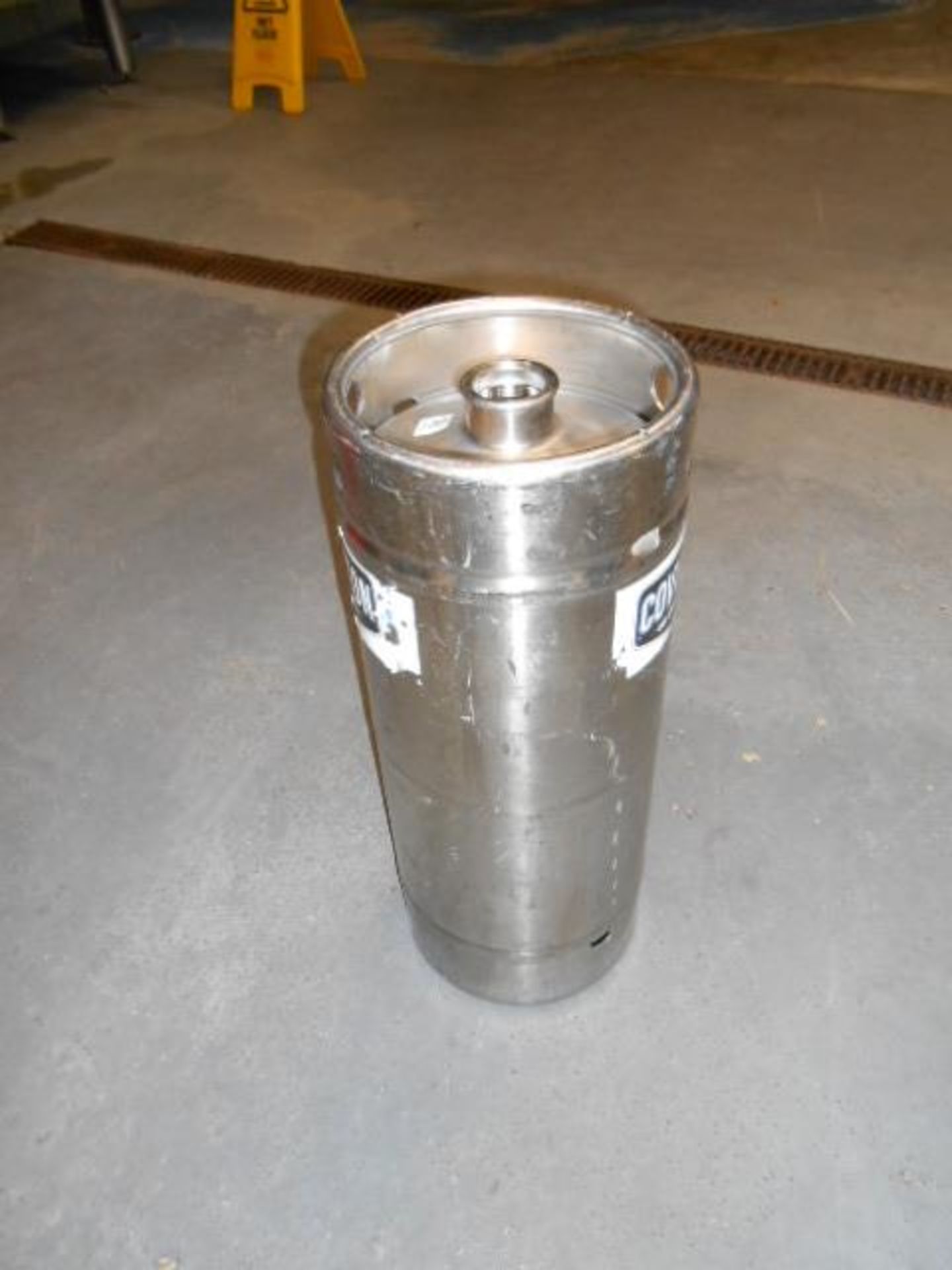 LOT of 60 1/6 barrel keg, Sanke connection ***NOTE FROM AUCTIONEER*** Rigging and Loading fee of