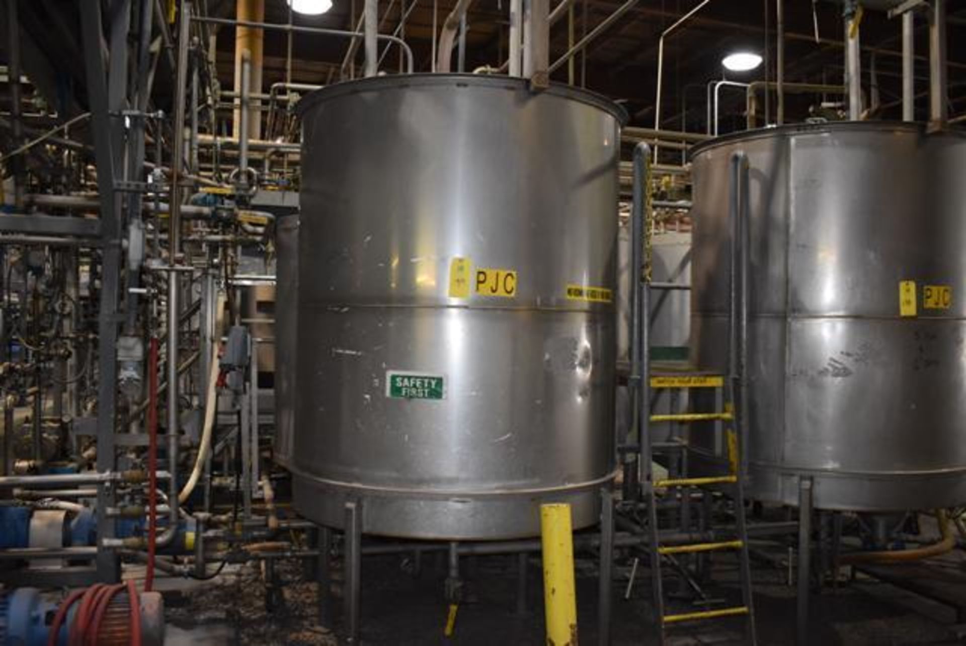 ,Stainless Steel Tank, 60 in Diameter x 72 in Depth, Rated 885 Gal. Capacity, Steel Leg Base,