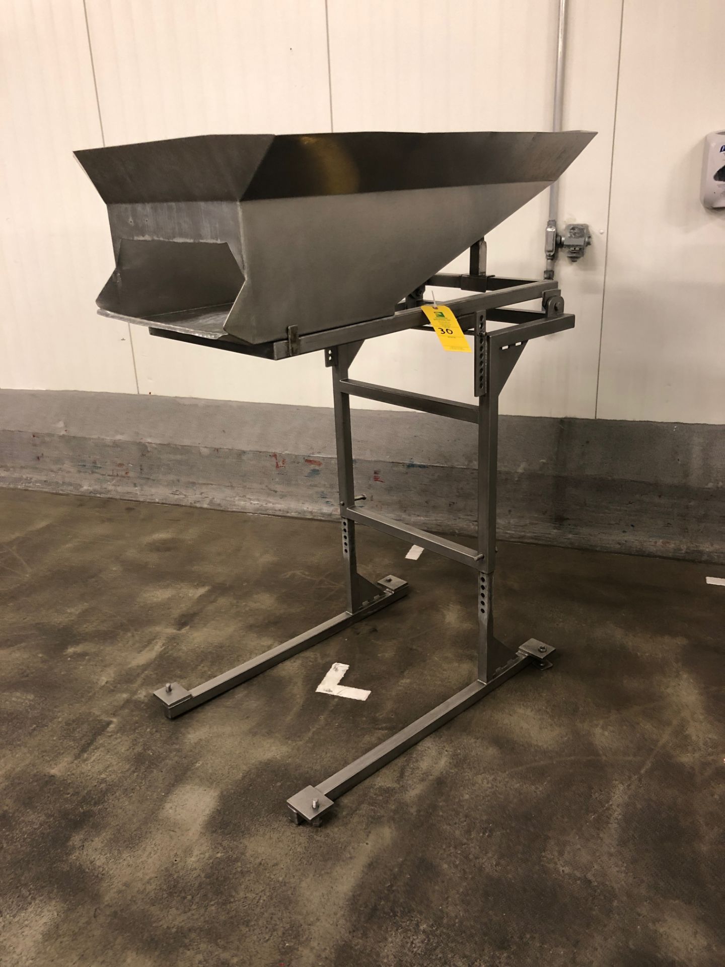 SS Adjustable Feed Table Station