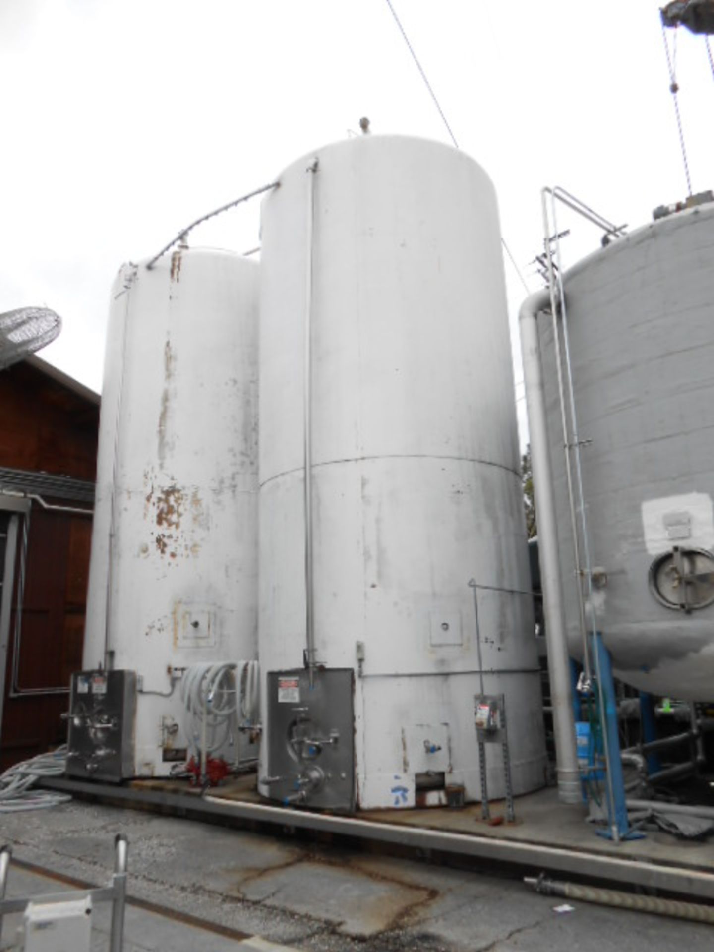 Hood River stainless steel fermenting tank glycol jacket with insulated jacket, 15,000 gal cap, 11