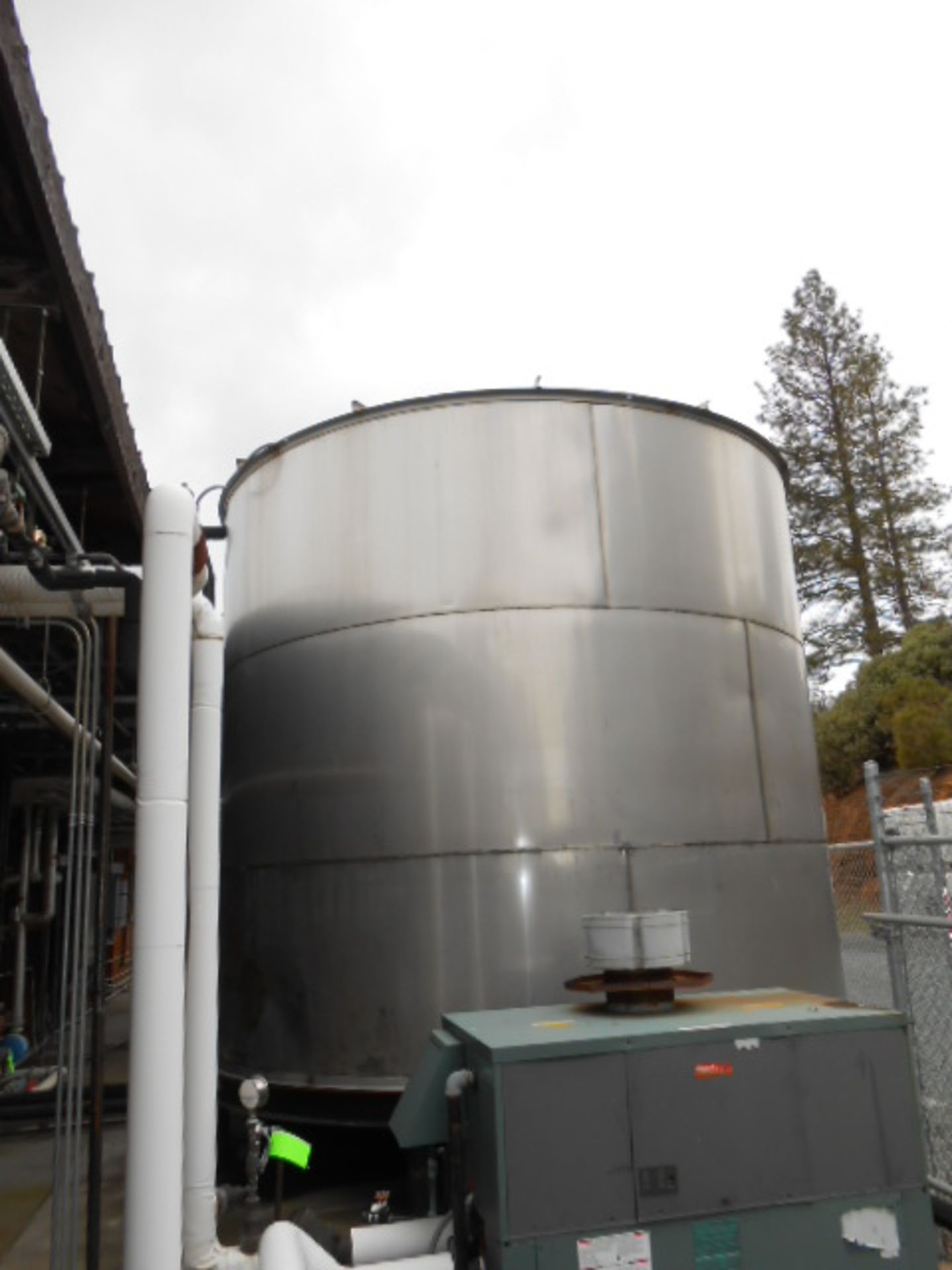 Stainless steel city water holding tank, 13 ft diameter x 12 ft hgt __LOCATED: OUTSIDE ***NOTE - Image 2 of 2