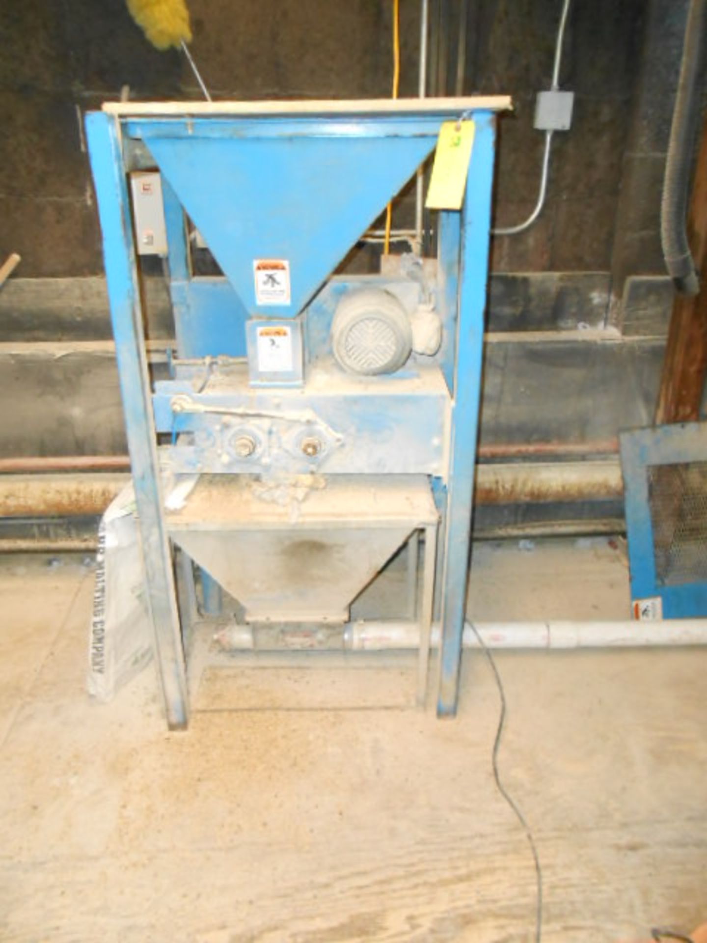 Memco 2-roller mill with disconnect switch, 2 hp, 230/460 vac, hopper opening 25 in x 14 in ***