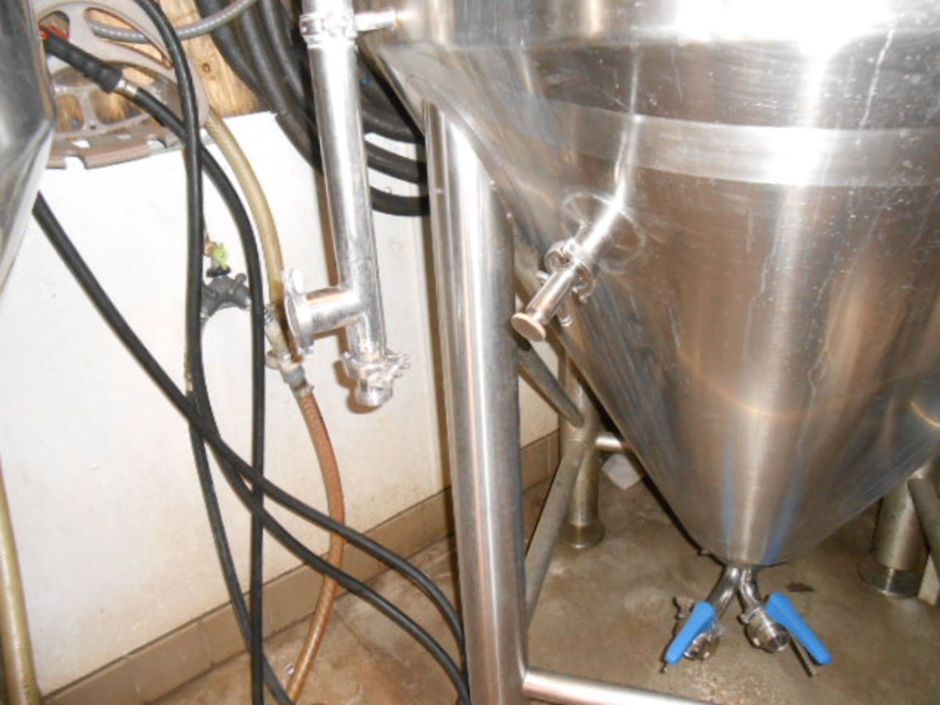 Stromberg stainless steel glycol jacket and insulated fermenter tank, 20 bbl cap, 52 in dia x 136" - Image 2 of 2