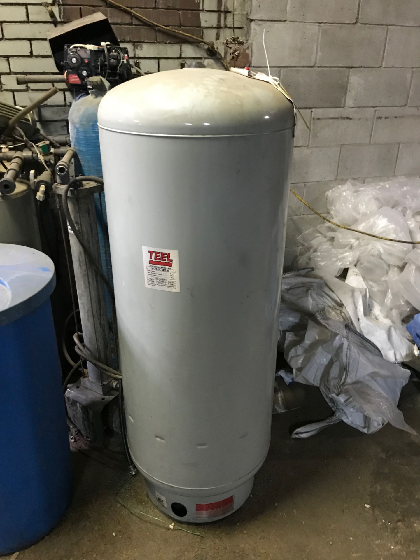 TEEL Precharged Water Tank, Model# 5P230, Tank Volume 81 Gal, Max Working Preasure 100 psi