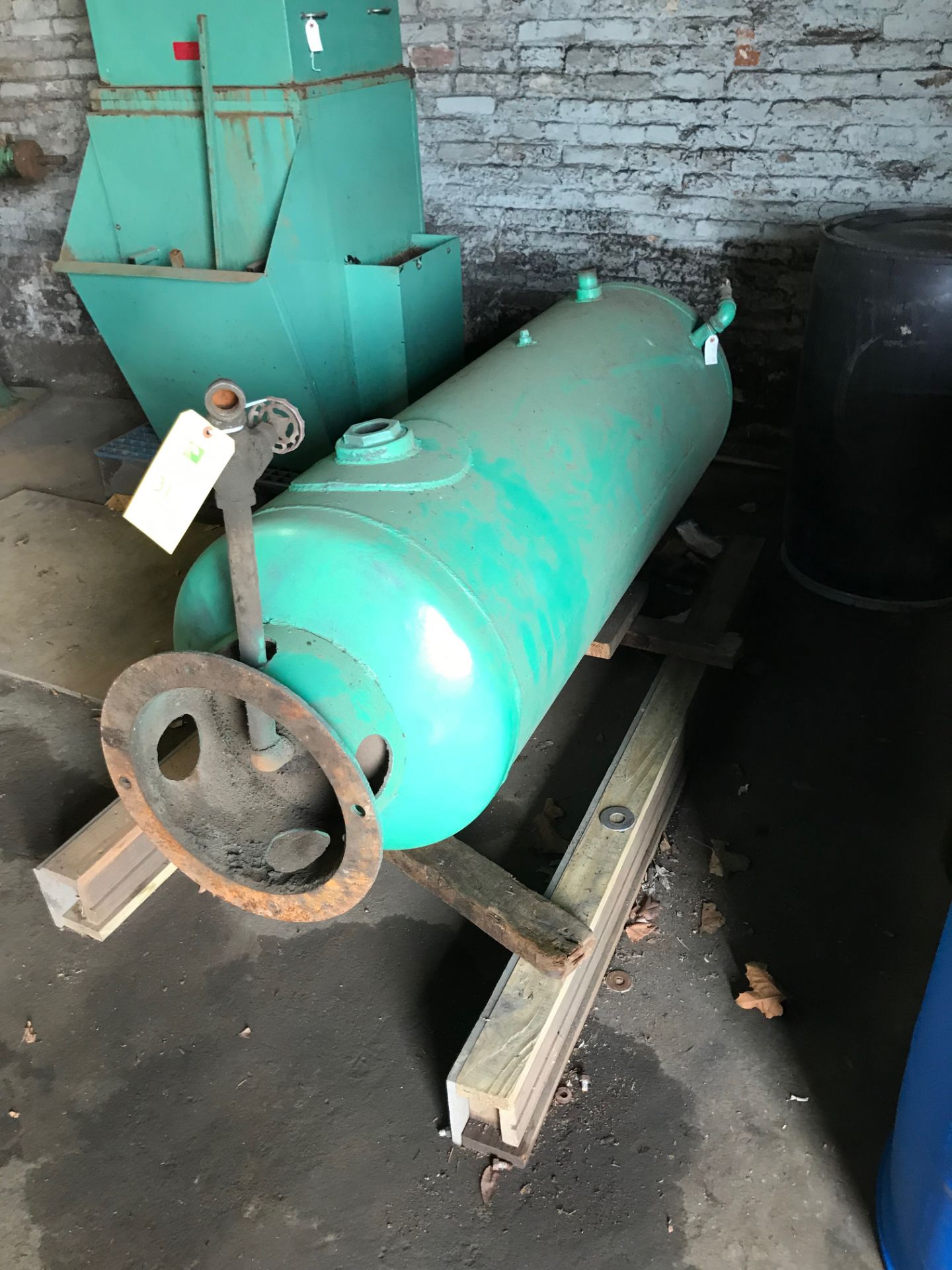 AIR HOLDING TANK, EQUITABLE EQUIPMENT CO, SER# 14705, DATED 06/1951, APPROXIMATELY 100 GALLON