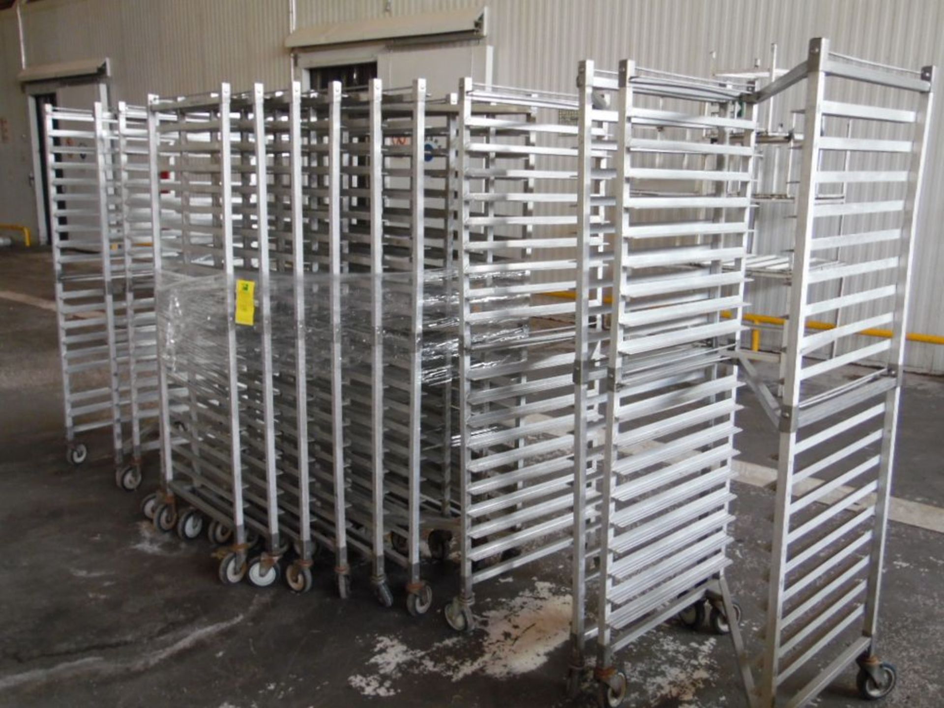 LOT OF 10 CARTS EXPERIENCE OF 20 TRAYS EACH WITH 45 CM WIDTHS FOR 65 LONG.(rigging fee $15.00