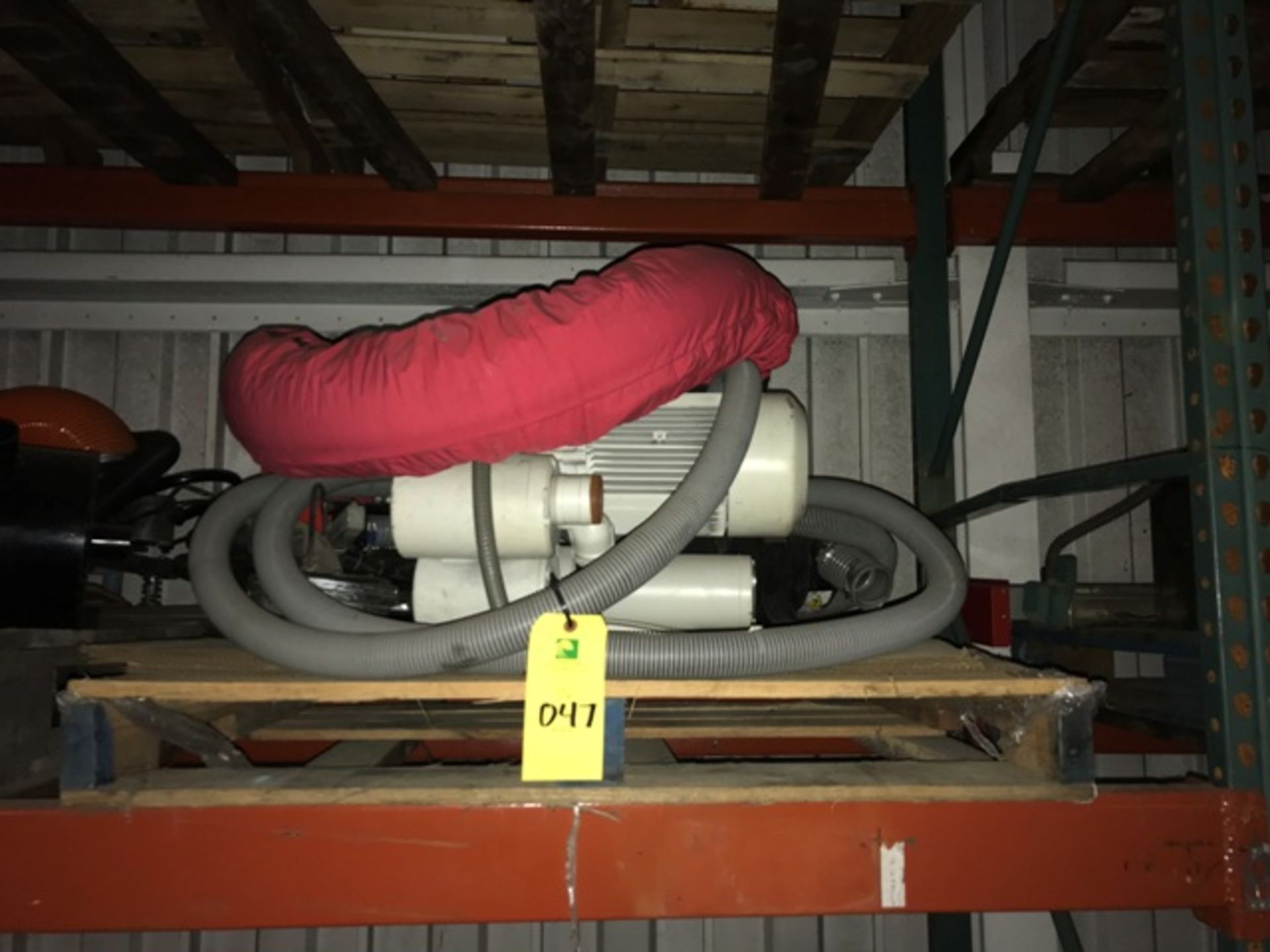 VACUUM LIFT SYSTEM. VACULEX 140. BOOM=132”H X 7”DIA; 112”L. FAN MOTOR=4HP. - Image 4 of 4