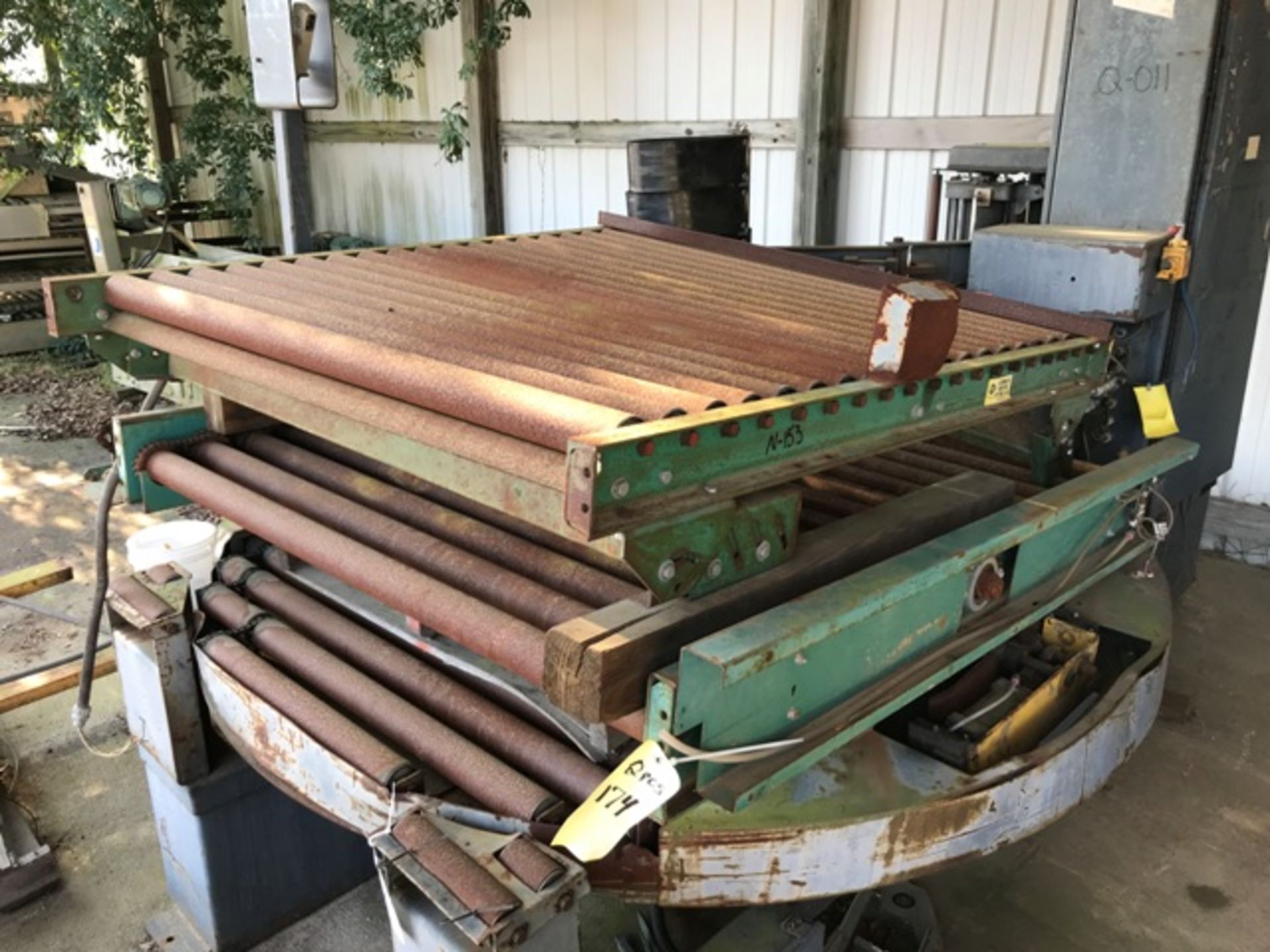 LOT OF 2. PALLET CONVEYOR. 1EA GRAVITY & 1EA CHAIN DRIVE. ROLLERS=50"L. OVERALL=60"L.