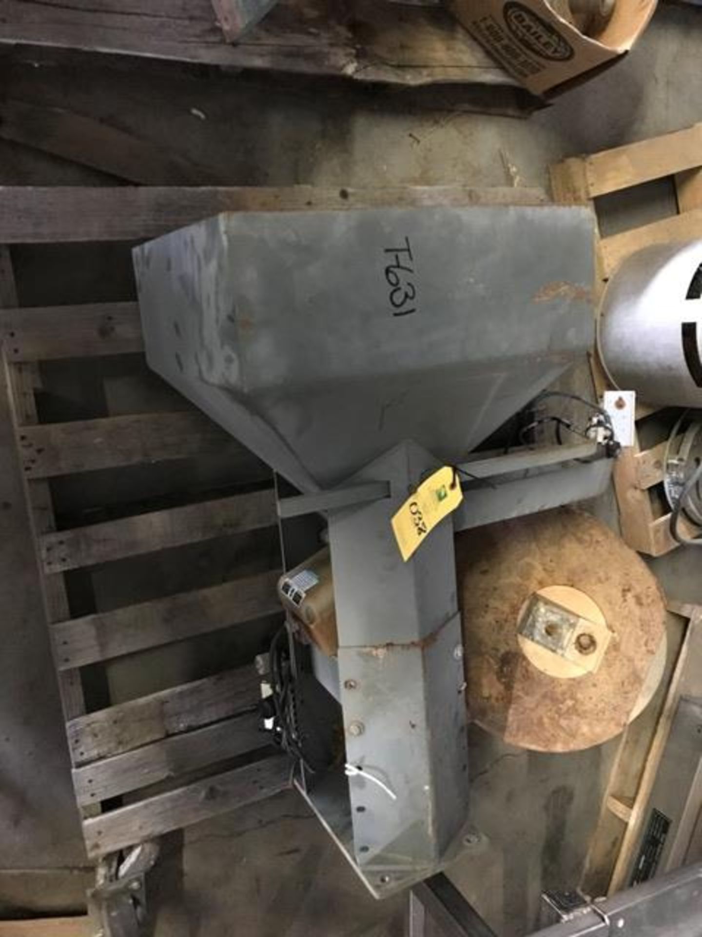 CAP HOPPER. VIBRATORY TRAY. 21”L X 21”W X 17”DEEP.