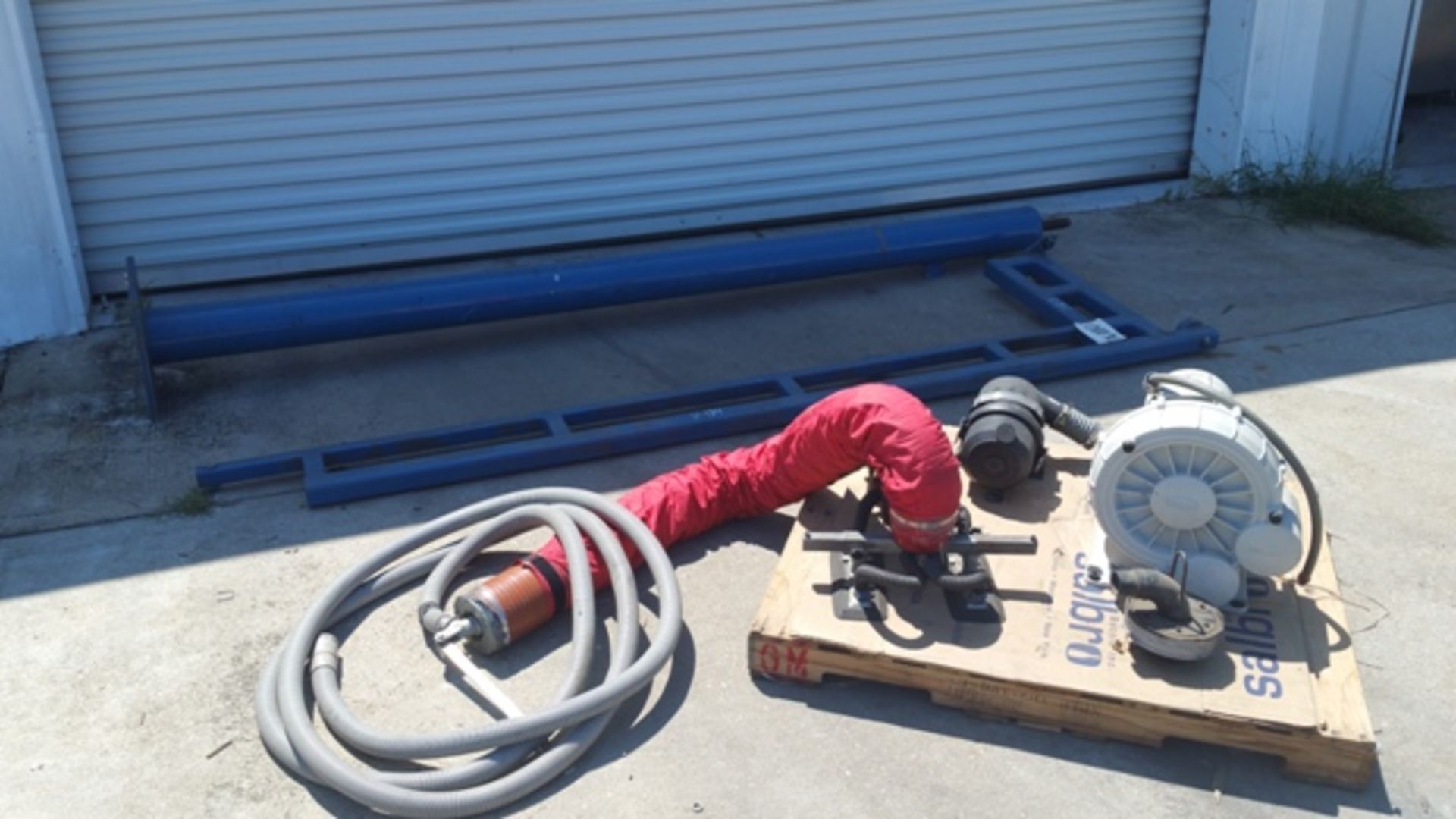 VACUUM LIFT SYSTEM. VACULEX 140. BOOM=132”H X 7”DIA; 112”L. FAN MOTOR=4HP.