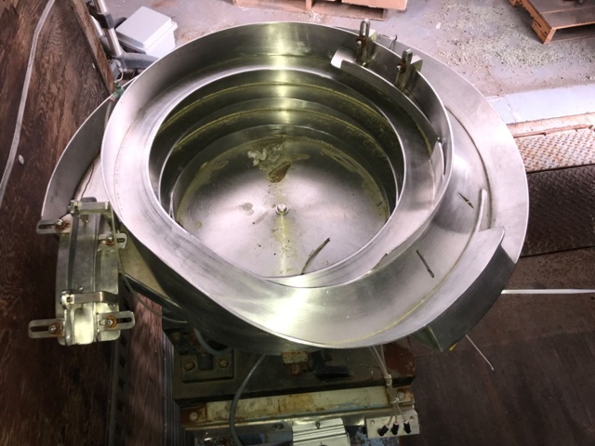 CAP BOWL. VIBRATING TYPE. QUALITY FEEDERS. 16’ID X 28”OD. - Image 2 of 2