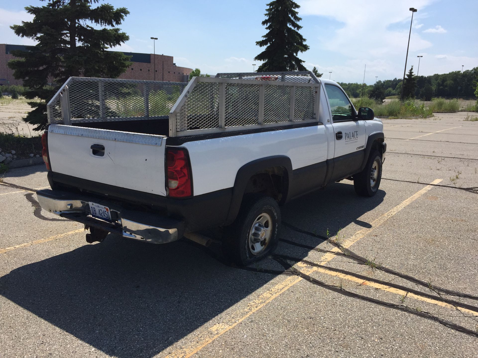 Motor Vehicle Year: 2004 Chevrolet Silverado 2500 HD White Pickup/ CA59590 Approx. Miles: 66300 - Image 3 of 6