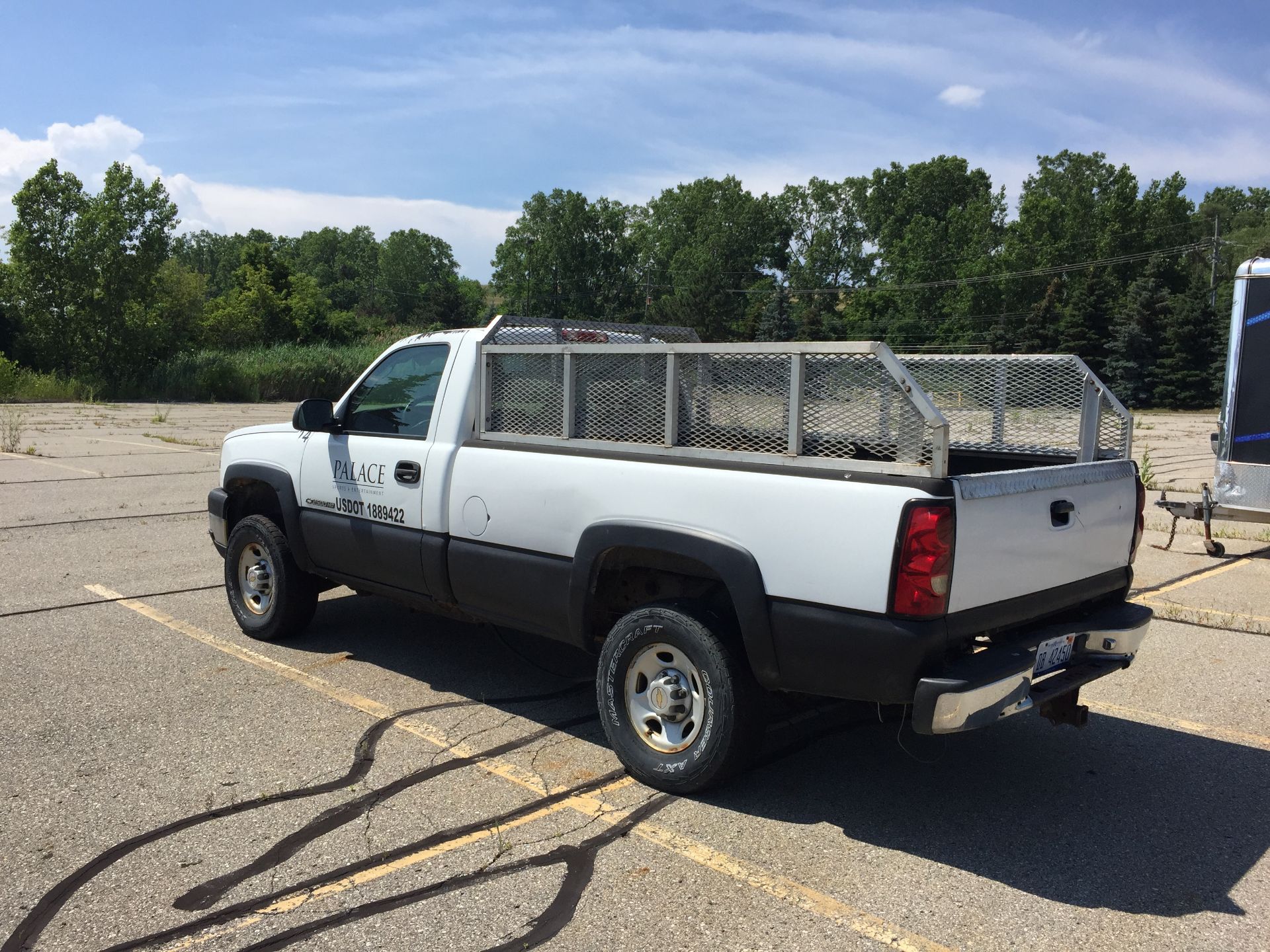 Motor Vehicle Year: 2004 Chevrolet Silverado 2500 HD White Pickup/ CA59590 Approx. Miles: 66300 - Image 2 of 6