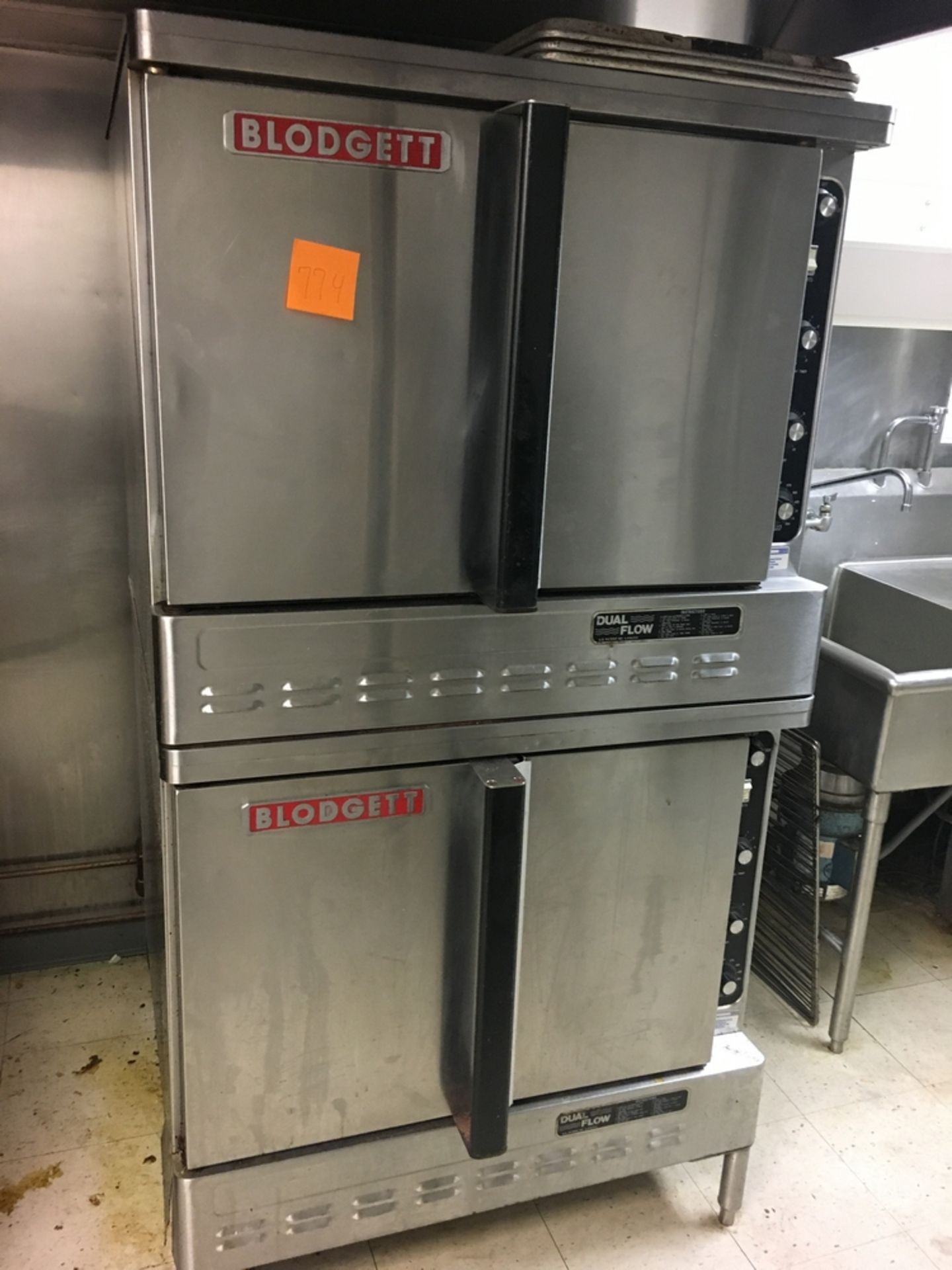 SS Oven, Blodgett Dual Flow 4 x 4 x 6 ft Located: 5th Floor Asset #: 124742 ***NOTE from Auctioneer: