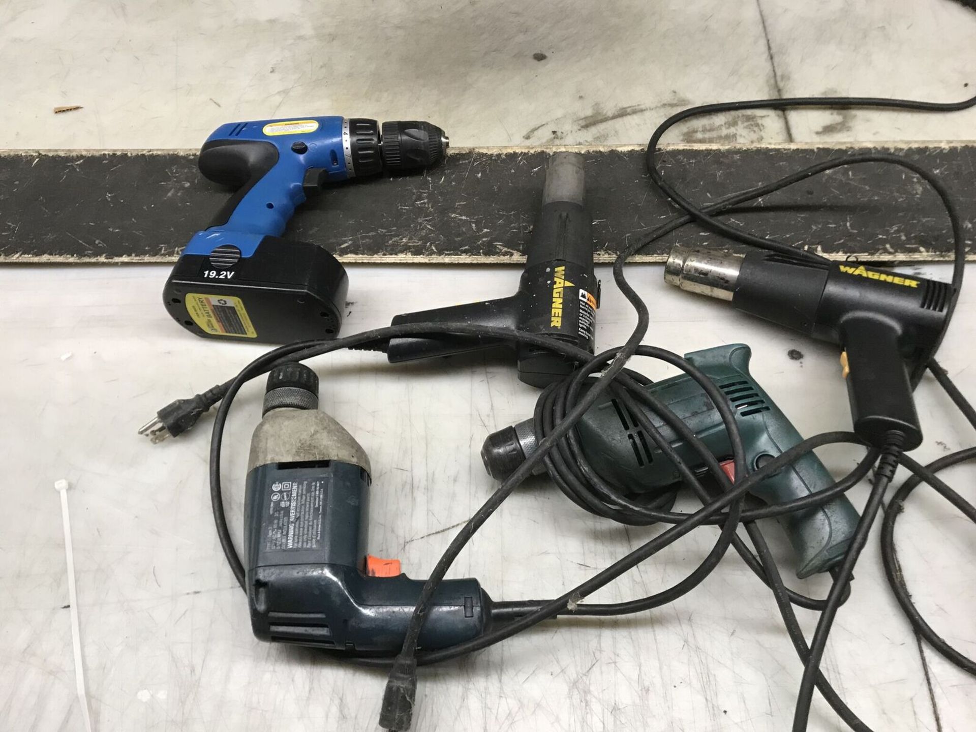 Tool Lot: (3) Drills, (3) Hot Air Guns, (1) SkilSaw Circular Hand Saw - Image 2 of 3