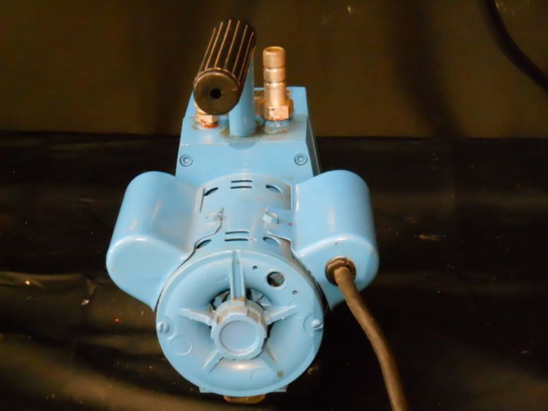 Precision Vacuum Pump Model DD20, Qty 1, 221097481291 - Image 4 of 5