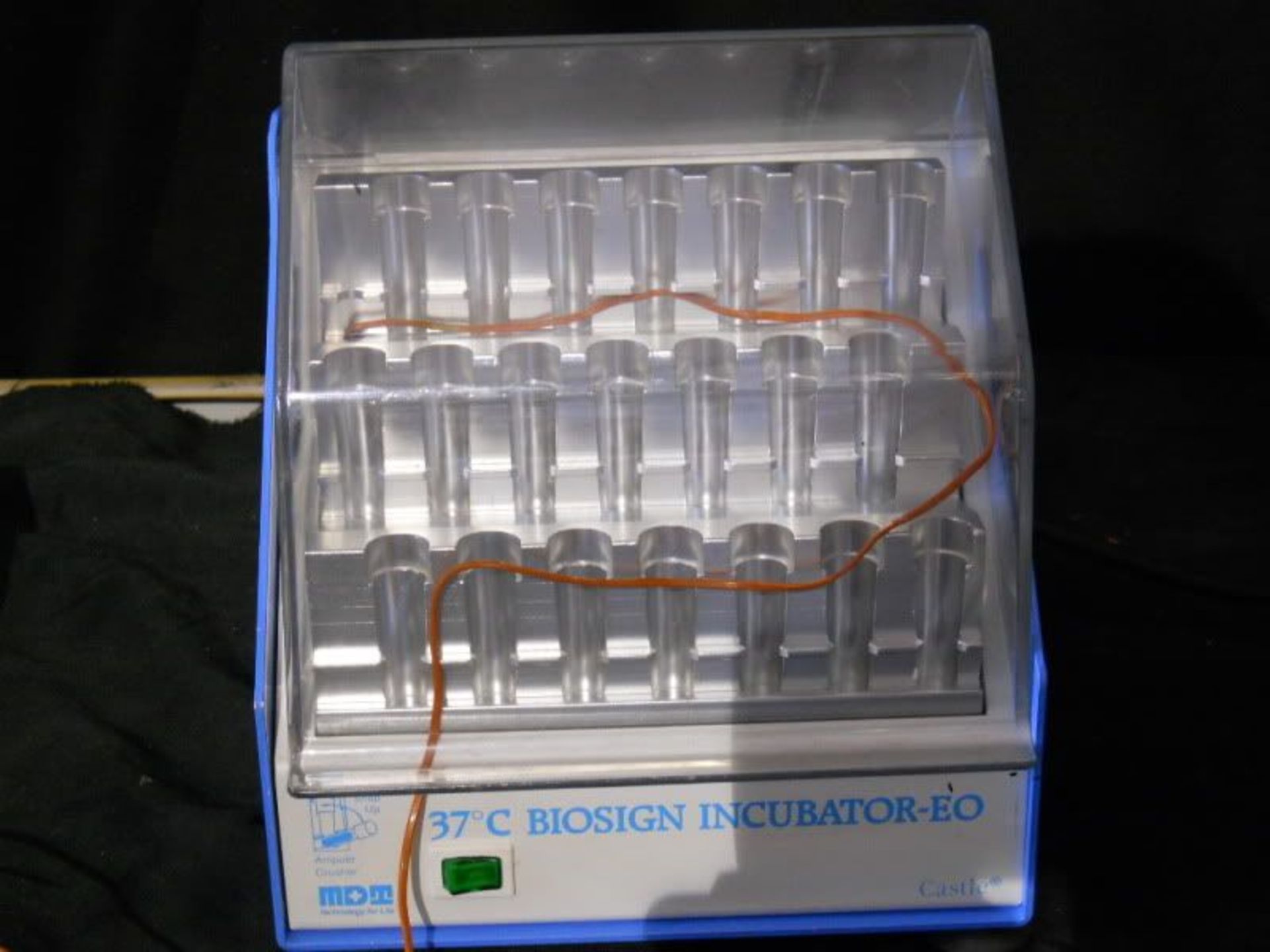 Castle 37ºC Biosign Incubator-Steam Model 531079, Qty 1, 221151675962 - Image 2 of 6