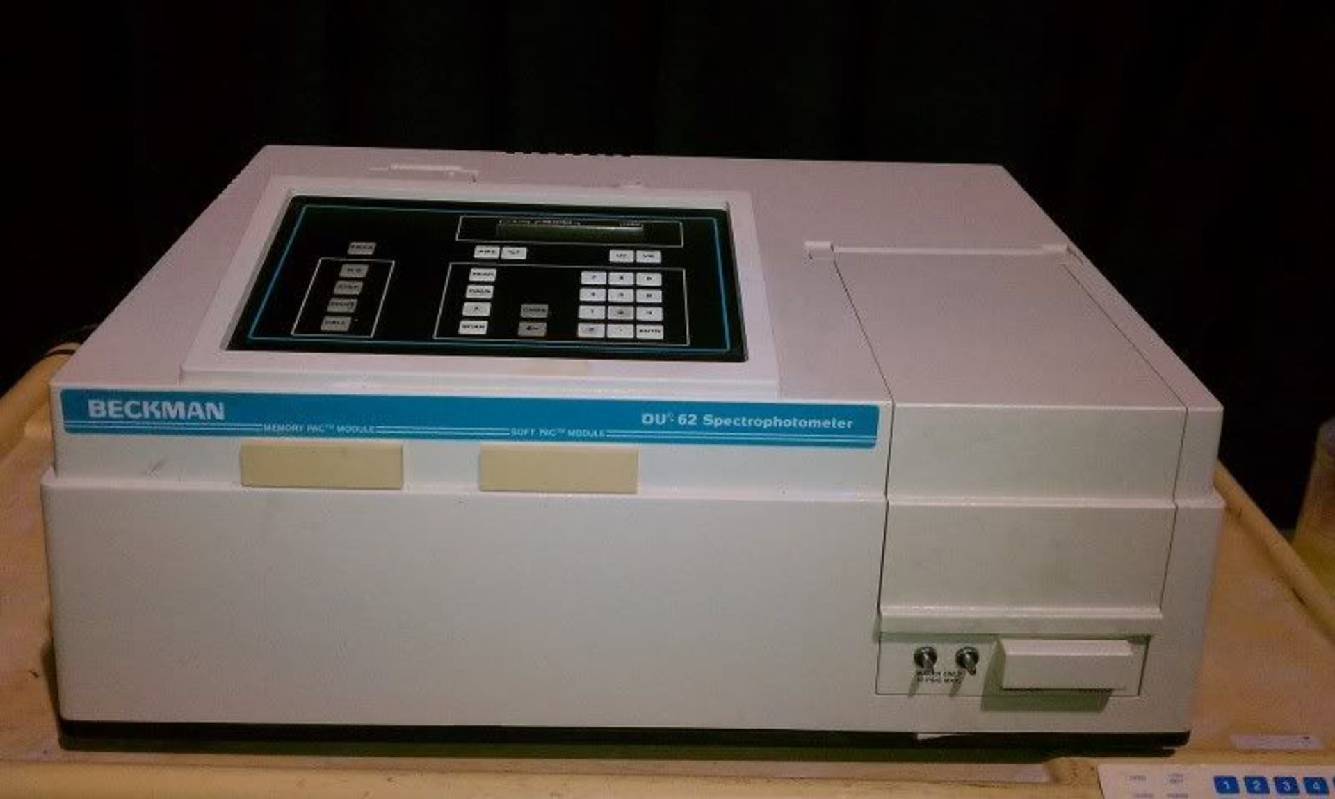 Beckman DU-62 Spectrophotometer, Qty 1, 220730842090