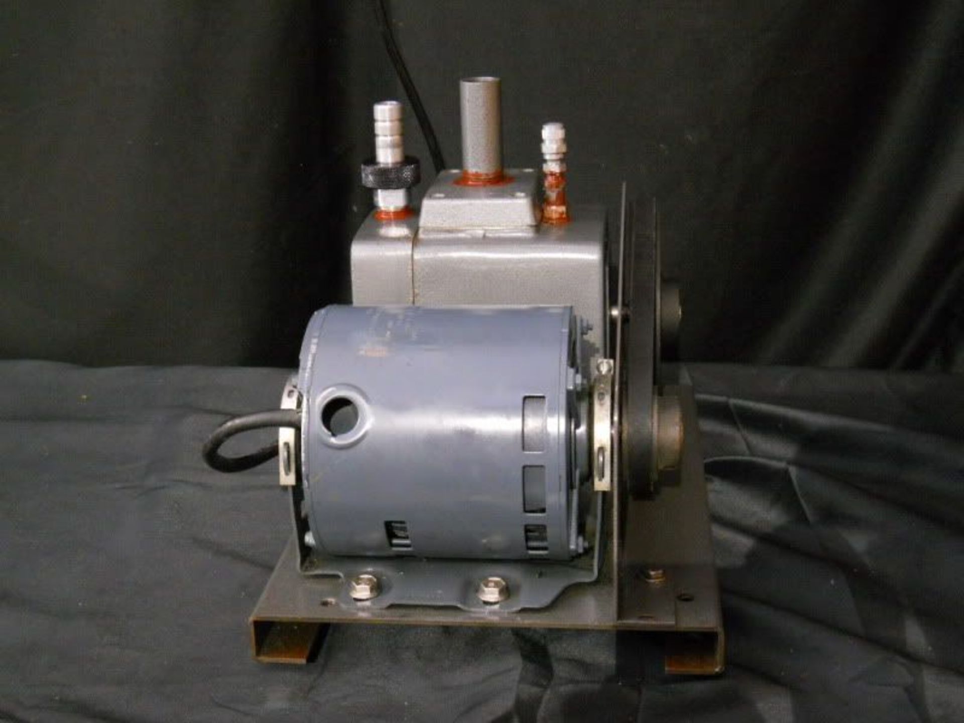Precision Vacuum Pump Model D25, Qty 1, 330783248901 - Image 7 of 7