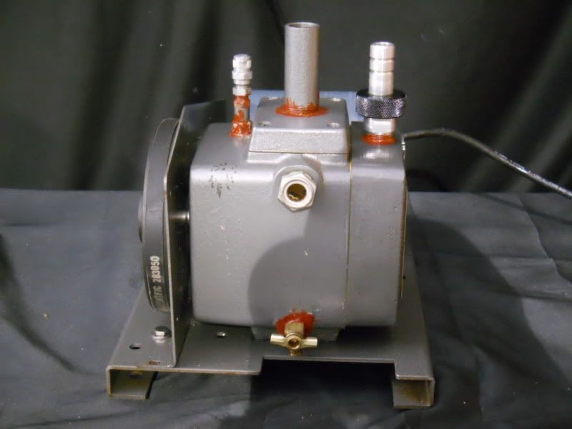 Precision Vacuum Pump Model D25, Qty 1, 330783248901 - Image 5 of 7
